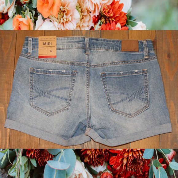 NWT Aeropostale Midi Distressed Low Rise Light Wash Denim Shorts – Size 6 - Picture 3 of 3